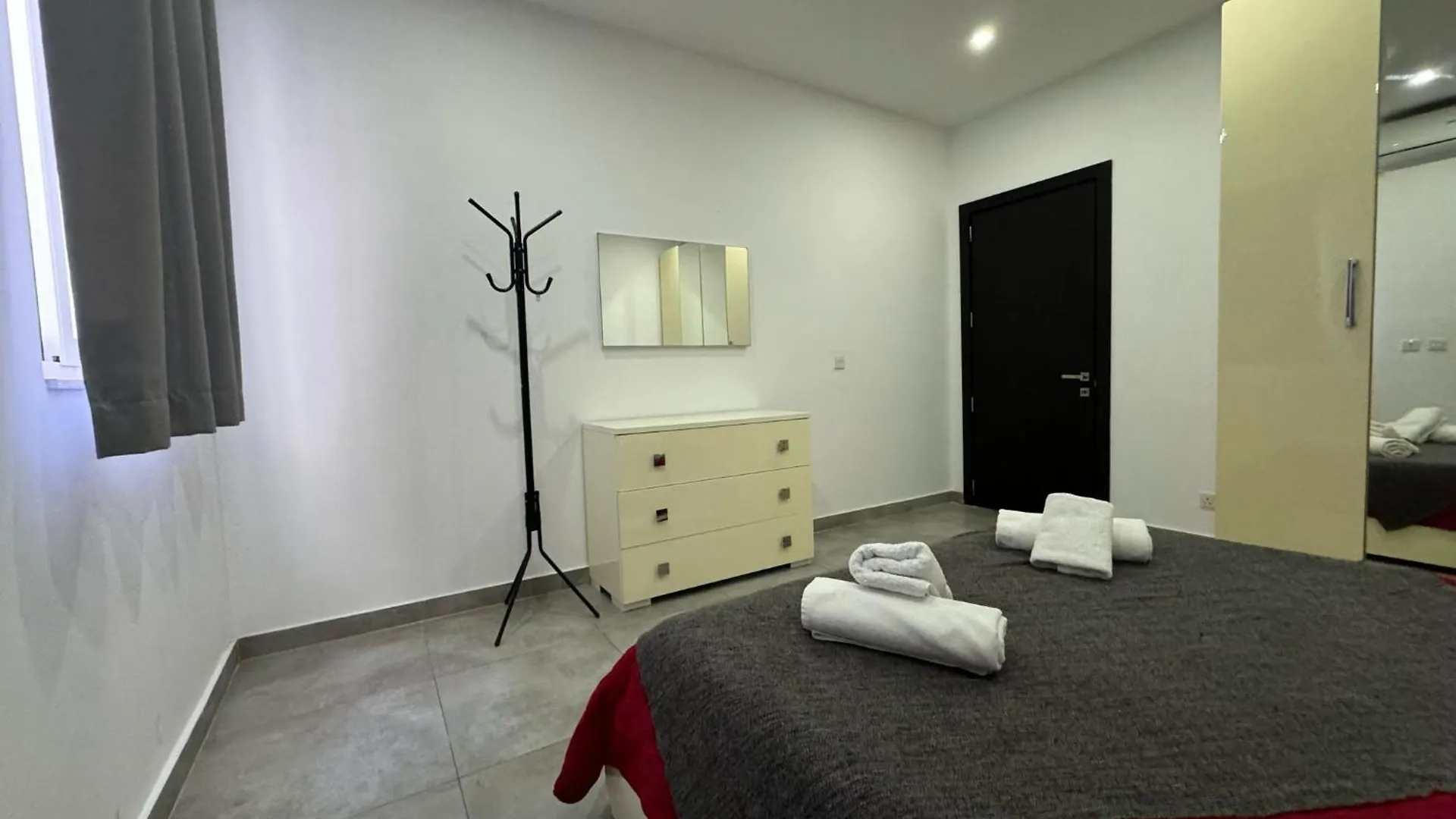 Cosy One Bedroom Apartment In Gzira - Petar