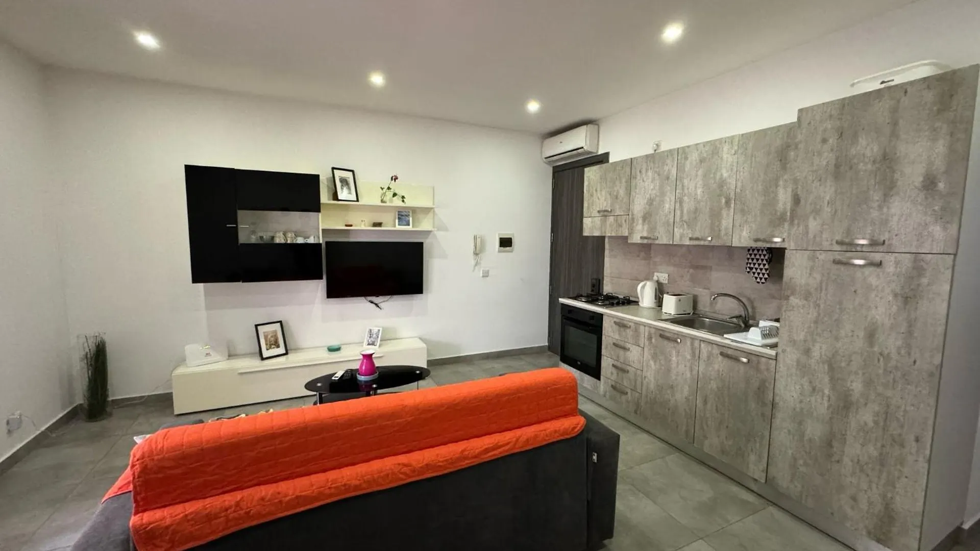 Cosy One Bedroom Apartment In Gzira - Petar 0*,