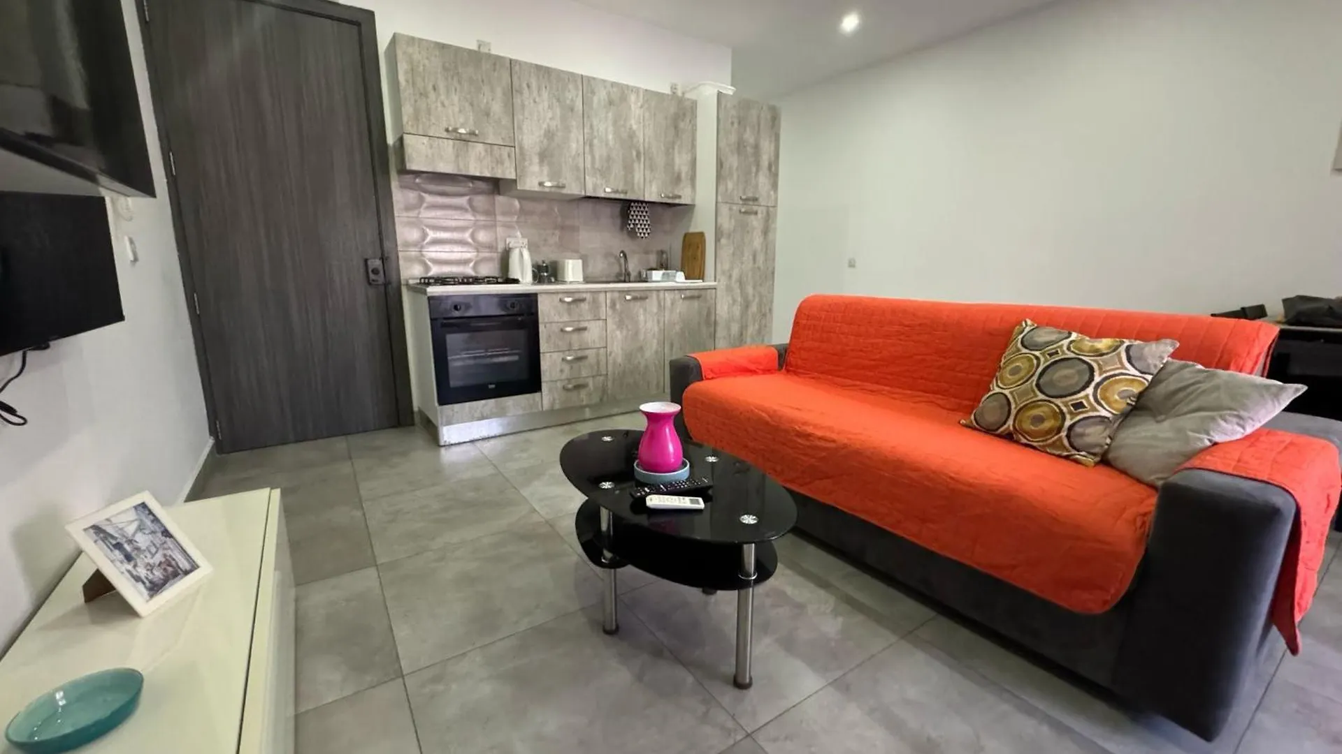 Cosy One Bedroom Apartment In Gzira - Petar 0*,